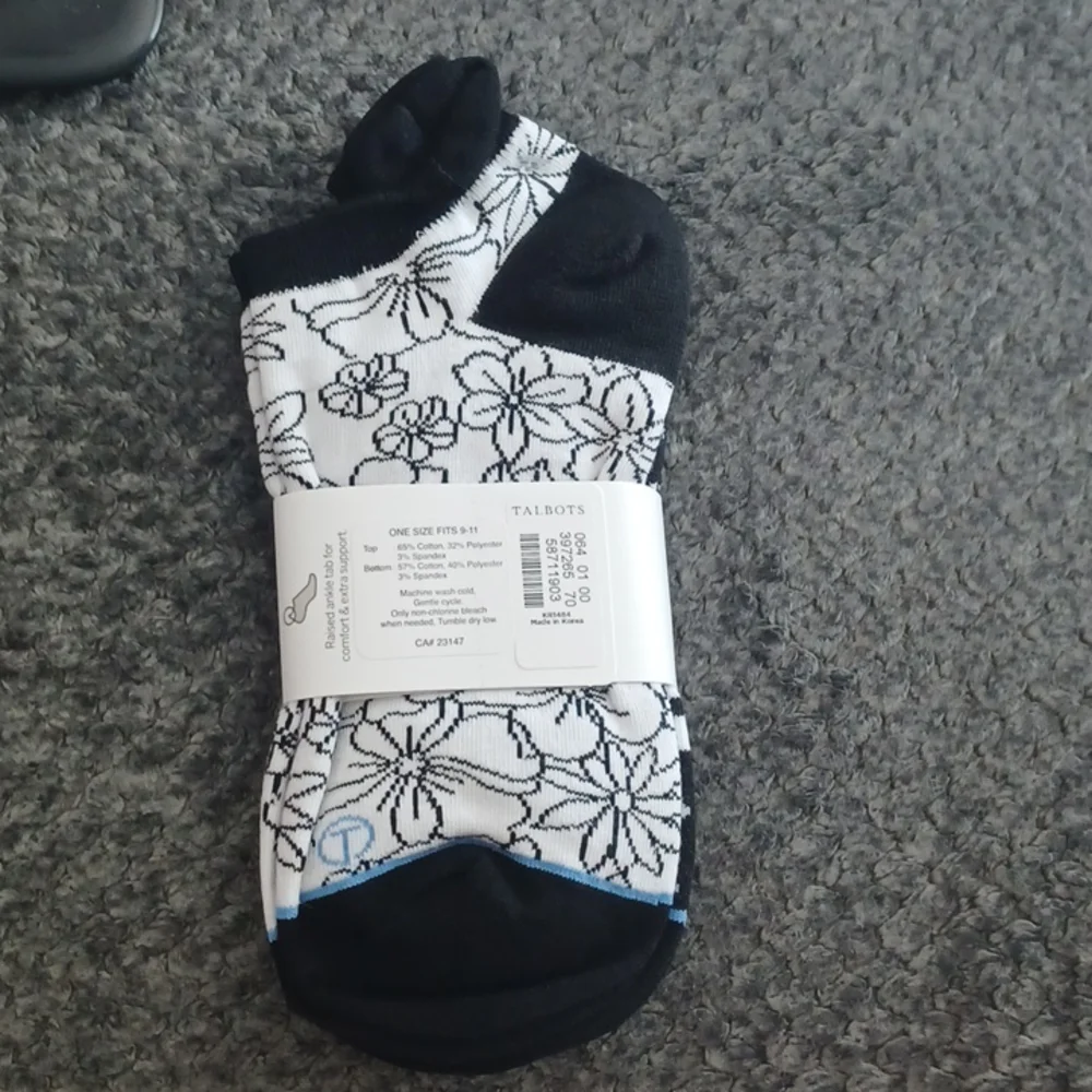 New 2-Pack Talbots Posh Dot Ankle Socks